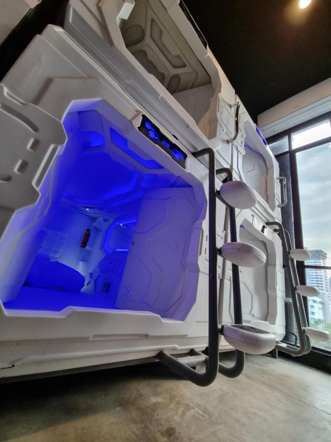 Met A Space Pod @phrom Phong Auberge de jeunesse